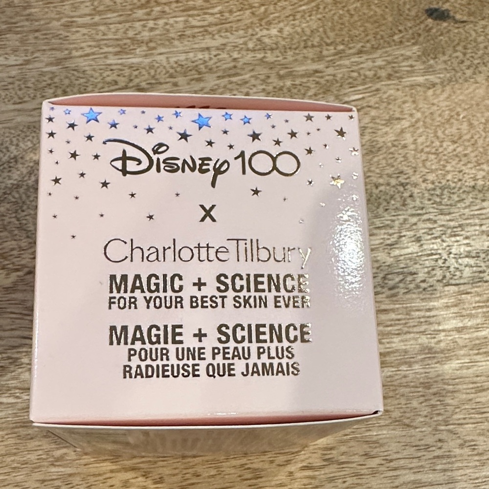 Charlotte Tilbury Magic Cream in Elegant Gold and White Packaging - Picture 3 of 3